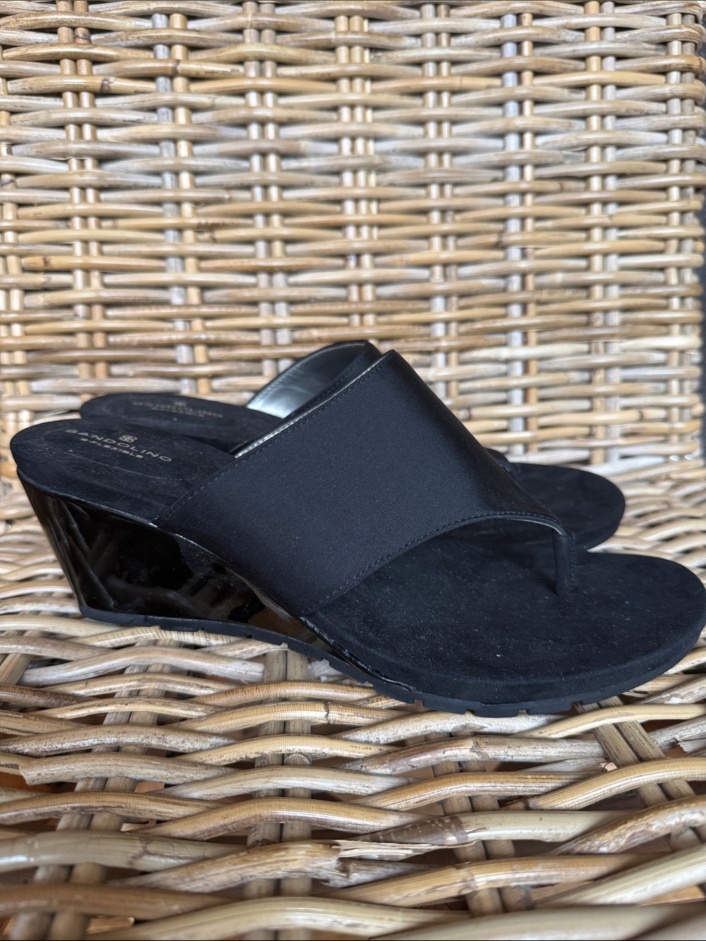 Vintage Y2K Bandolino Sellia Black Wedge Thong Sandals